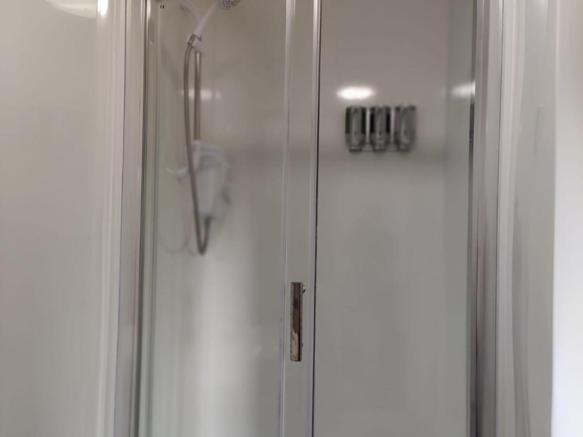 Double Ensuite Rooms スウォンジー エクステリア 写真